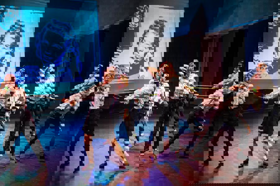 Danserevyen 2019: Hjerne for meg Danserevyen 2019: Hjerne for meg