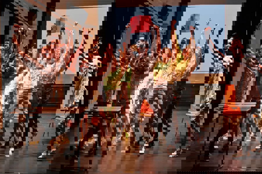 Danserevyen 2019: Hjerne for meg Danserevyen 2019: Hjerne for meg