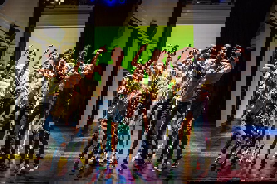 Danserevyen 2019: Hjerne for meg Danserevyen 2019: Hjerne for meg