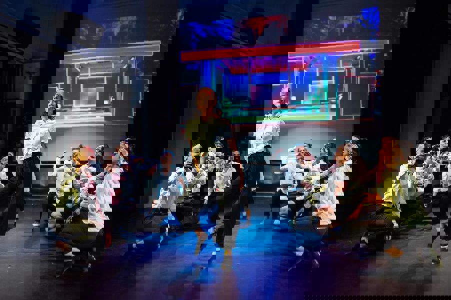 Danserevyen 2019: Hjerne for meg Danserevyen 2019: Hjerne for meg